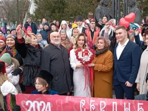 Передачей огня семейного очага «Сердце России» открылся Год семьи в 2024 году.