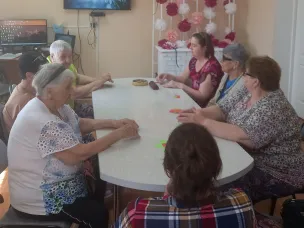В рамках проекта «Время активных» получатели социальных услуг социально – реабилитационного отделения дневного пребывания МБУ ЦСО Обливского района приняли участие в игровой программе «Майские выдумки».