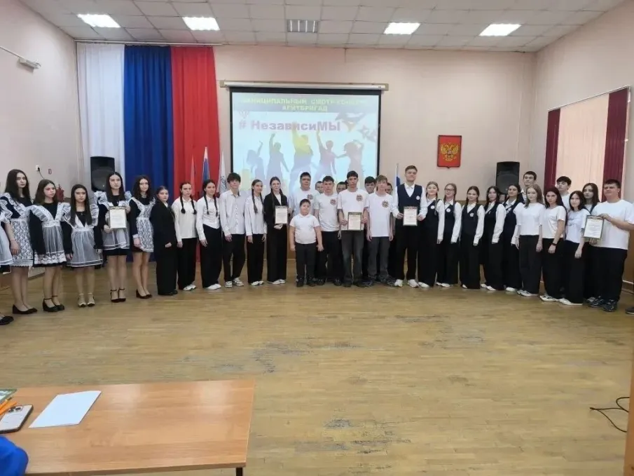 20 марта 2026 года в актовом зале МБОУ «Обливская СОШ №1 им. Героя Советского Союза Синькова С.М.» в рамках реализации муниципального проекта, направленного на формирование здорового образа жизни среди обучающихся образовательных учреждений Обливского района состоялся районный смотр – конкурс агитбригад «НезависиМЫ».