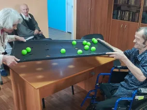 В социально-реабилитационном отделении МБУ ЦСО Обливского района прошли игры «Попади в цель» и «Классическая головоломка» для пожилых людей.
