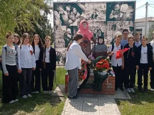 «А в книжной памяти мгновения войны»