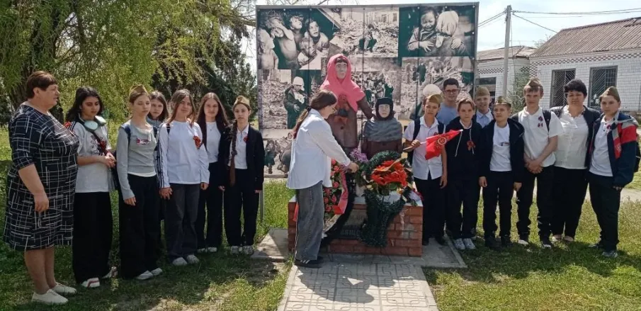 «А в книжной памяти мгновения войны»