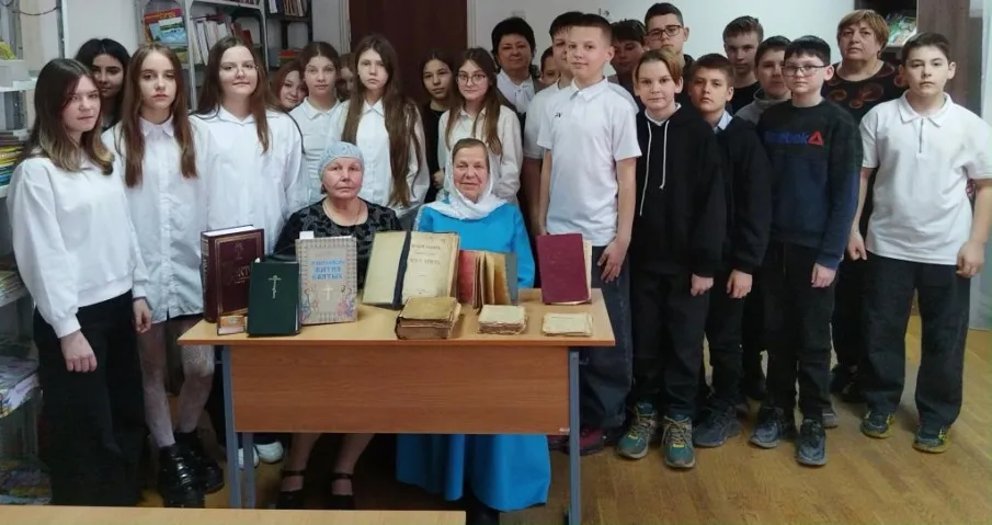 13 марта в детской библиотеке Обливского района,  для учащихся 6-а класса ОСШ № 1, ко Дню православной книги был проведен устный журнал «Свет разумения книжного». Сотрудники библиотеки подготовили к мероприятию одноименную книжную выставку и презентацию «Книгопечатание на Руси».