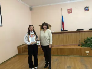 27 октября в Администрации Обливского района прошло награждение участников муниципального этапа конкурса социальной рекламы «Чистые руки» в номинациях «Лучший плакат на тему противодействия коррупции», «Лучший анимационный ролик на тему противодействия коррупции».