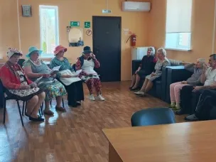 участники движения «Серебряные волонтеры» выступили в социально-реабилитационном отделении МБУ ЦСО Обливского района с концертной программой «А душа, как песня».